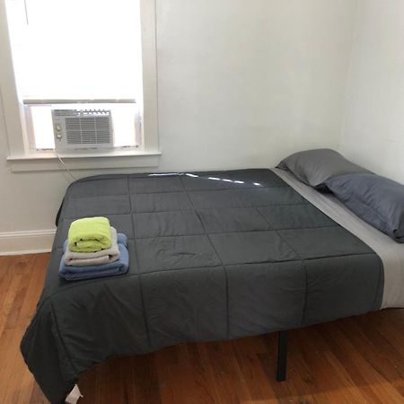 Private 2 Bedroom And 1 Bathroom House In A Quiet Area And Convenient To Nyc Bus And Train 퍼스앰보이 외부 사진