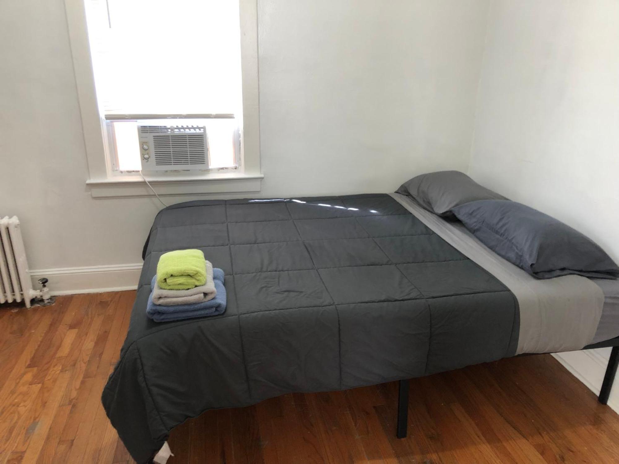 Private 2 Bedroom And 1 Bathroom House In A Quiet Area And Convenient To Nyc Bus And Train 퍼스앰보이 외부 사진