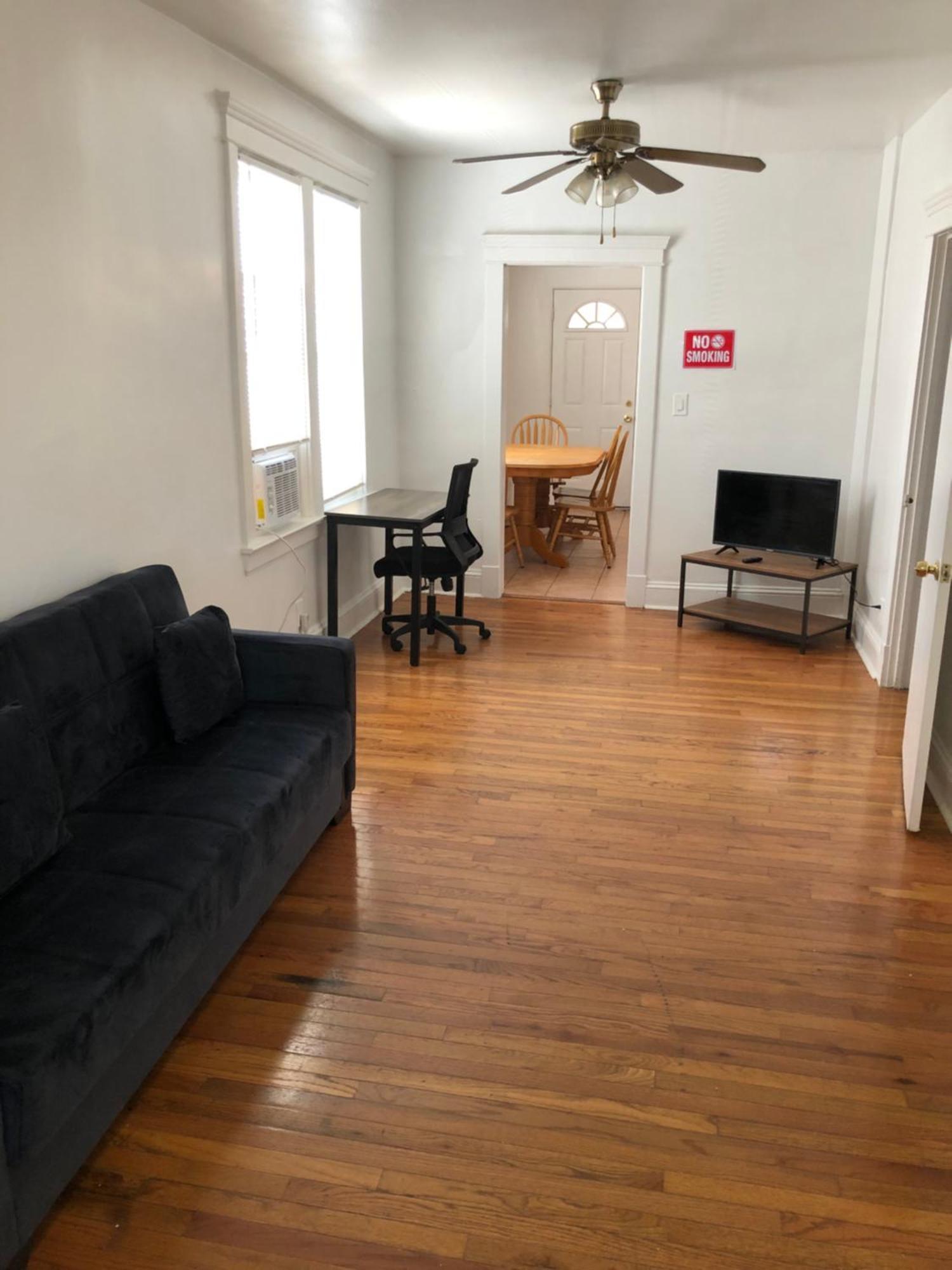 Private 2 Bedroom And 1 Bathroom House In A Quiet Area And Convenient To Nyc Bus And Train 퍼스앰보이 외부 사진