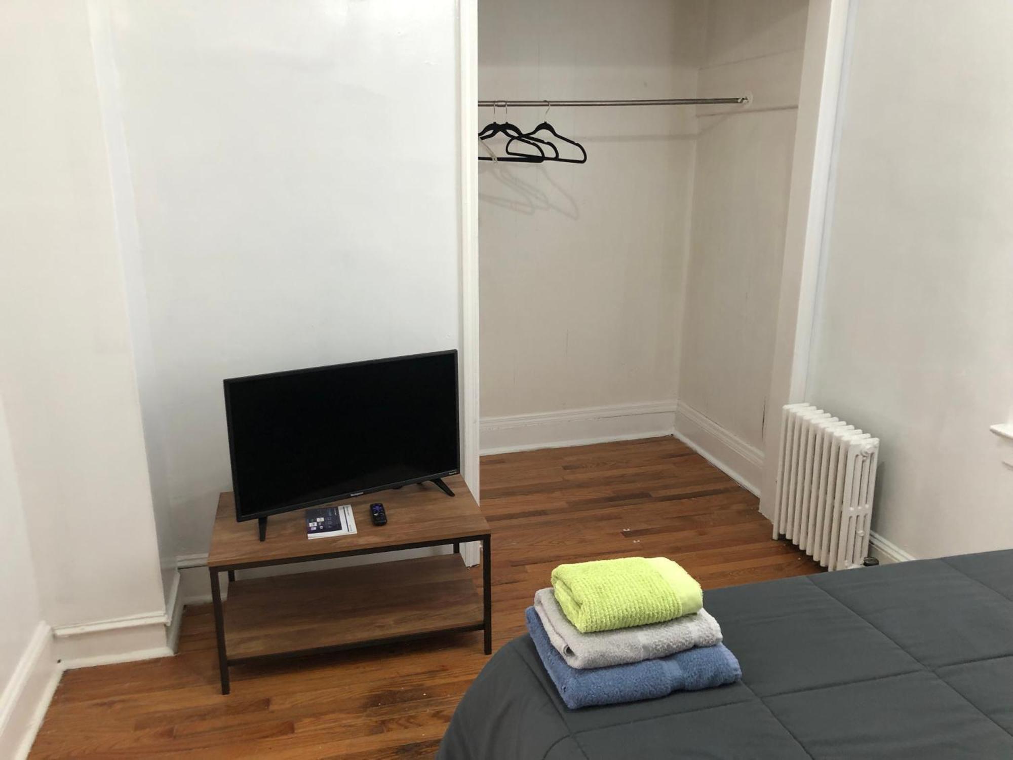 Private 2 Bedroom And 1 Bathroom House In A Quiet Area And Convenient To Nyc Bus And Train 퍼스앰보이 외부 사진